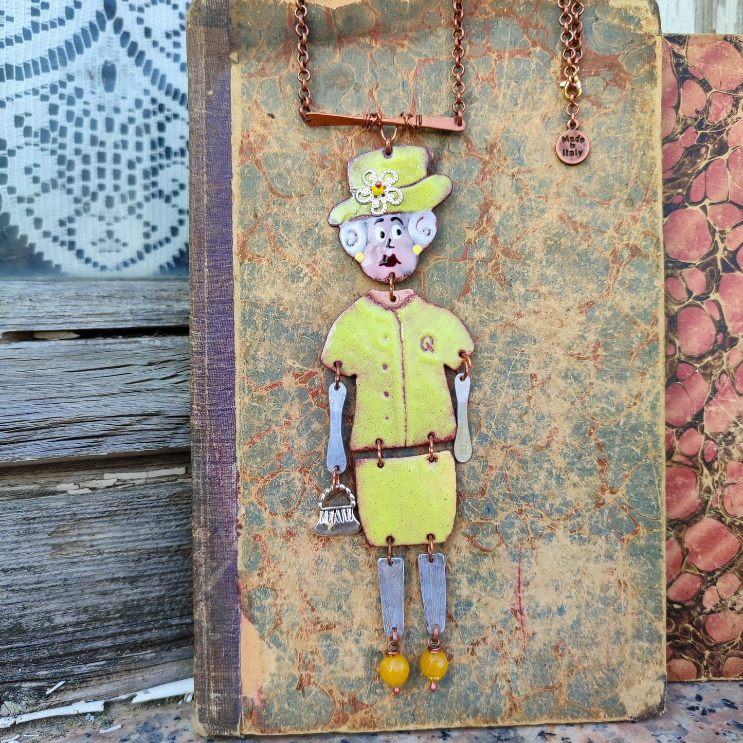 Collana REGINA ELISABETTA gialla